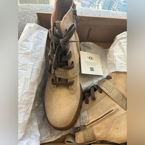 Leather Waterproof UGG Winter Boot, Size 9, Brand New in Box - Picture 16 of 16